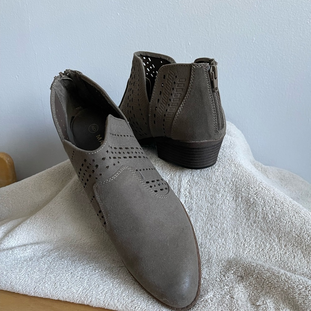 Massini boots size 9